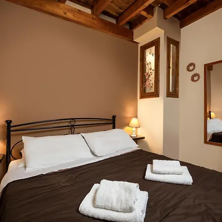 3 Charites Old Town Apartment *