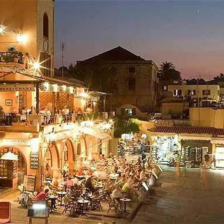 3 Charites Old Town Apartment *